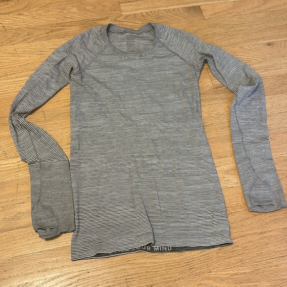 Lululemon long sleeve - Picture 1 of 2
